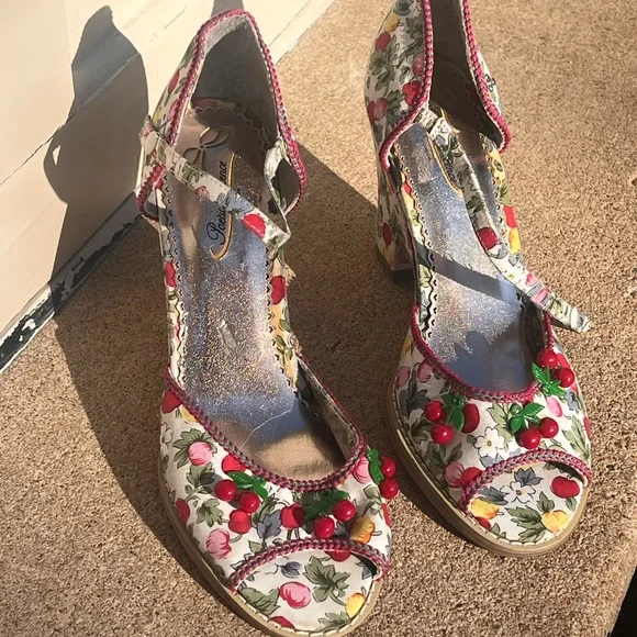 Anthropologie x Poetic Licence Sweet Shirley Temple cherry pin up heels - Picture 2 of 6